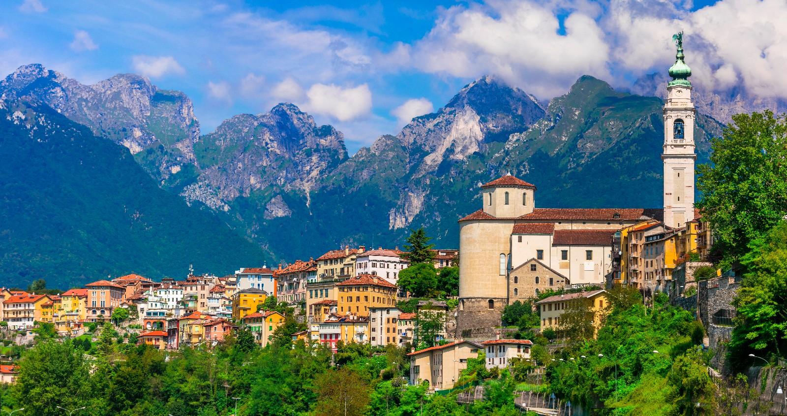 Montanhas de Belluno ao amanhecer